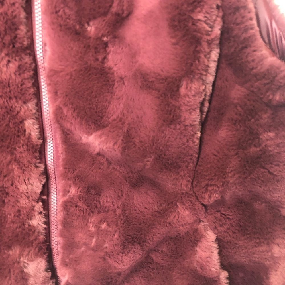 Faux fur burgundy reversible winter vest, size large - Picture 7 of 9